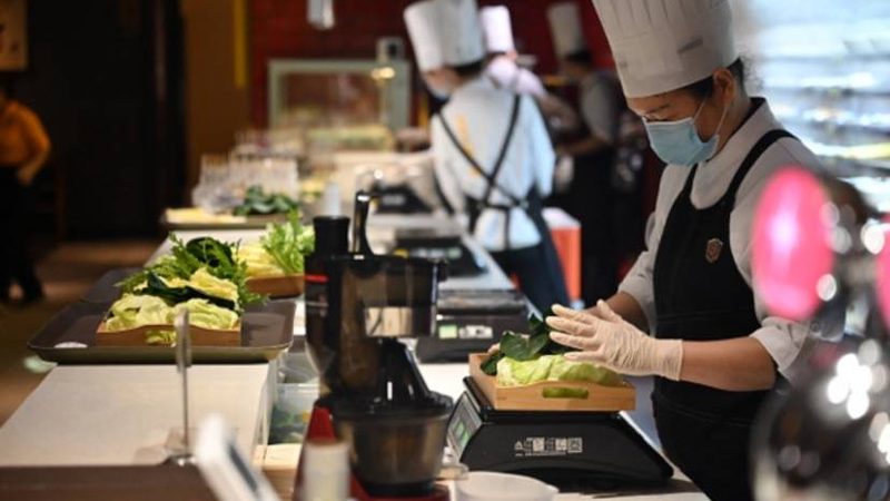 餐饮加盟与直营：模式差异与选择考量
